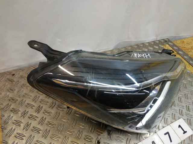Reflektor prawy 811300DK10 TOYOTA