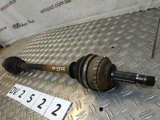 Półoś napędowa przednia prawa 8200231935 RENAULT