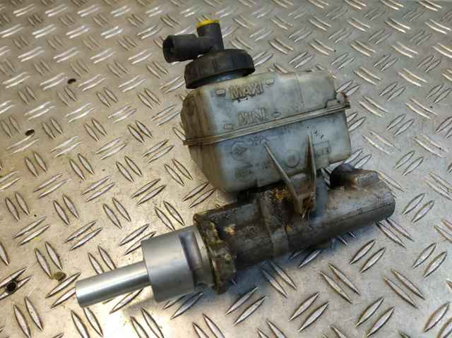 Zbiorniczek głównego cylindra hamulcowego (płynu hamulcowego) 8200245034 RENAULT
