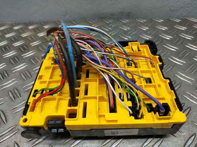 Skrzynka bezpieczników 9804848580 PEUGEOT