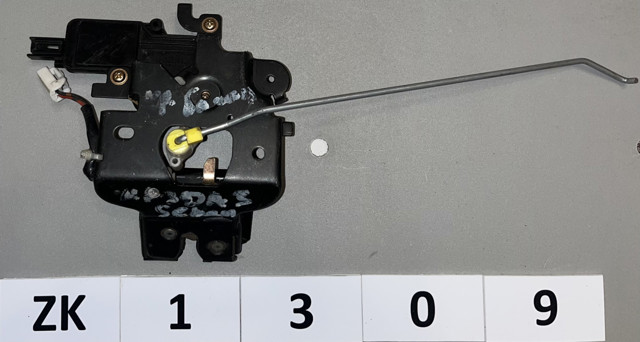 Zamek klapy bagażnika (3/5 drzwi tylnych) Mazda 3 BK12