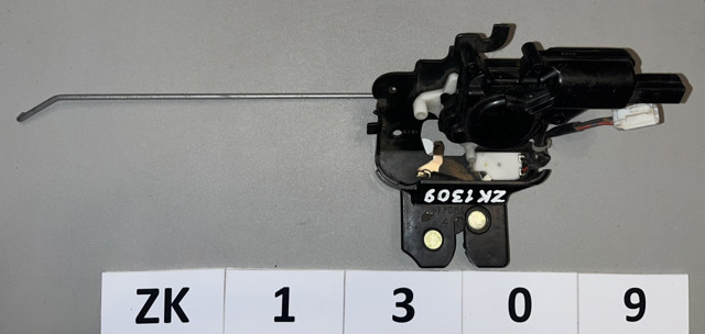 Zamek klapy bagażnika (3/5 drzwi tylnych) Mazda 3 BK12