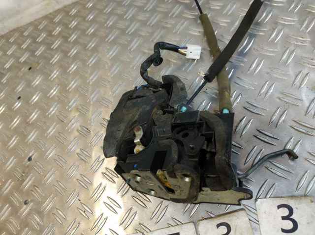 Zamek drzwi przednich prawych EH1458310E MAZDA