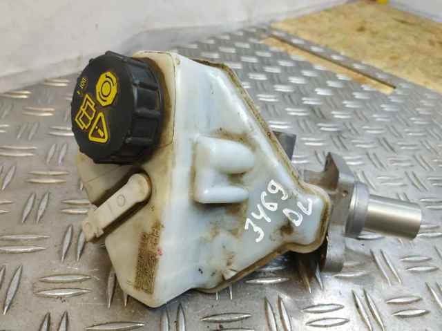 Główny cylinder hamulców LR014430 LAND ROVER