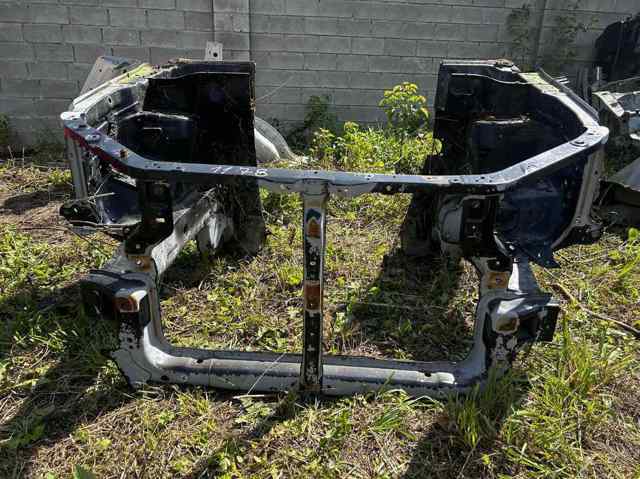 Osłona chłodnicy kompletna (panel mocowania reflektorów) Mitsubishi Outlander 1 CU