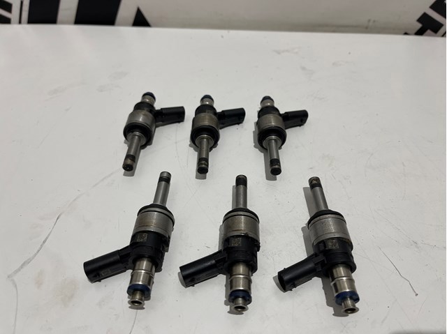 Wtryskiwacz paliwa 06E095A VAG