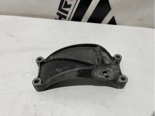 Kupić Wspornik alternatora Audi A6  4F2 w dobrej cenie