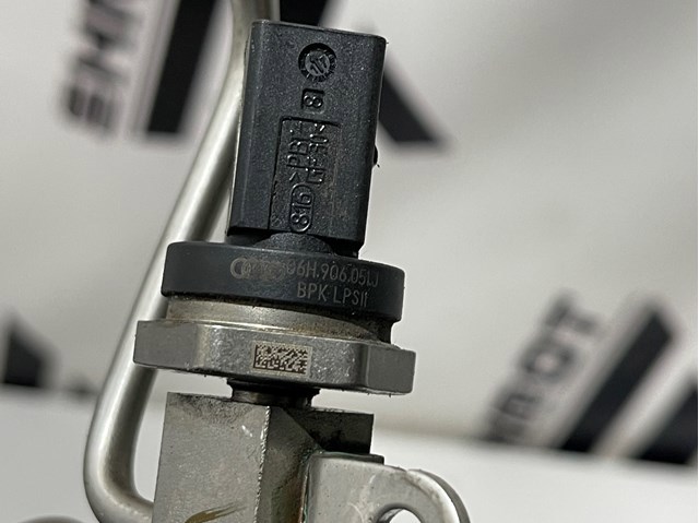 Czujnik ciśnienia paliwa 06H906051J VAG