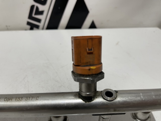 Czujnik ciśnienia paliwa 06J906051D VAG