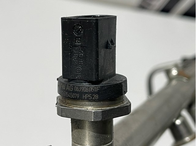 Czujnik ciśnienia paliwa 06J906051F VAG