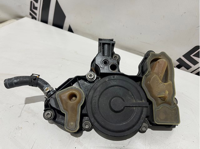 Separator oleju układu wentylacji kadłuda (bloku silnika)  06K103495AS VAG