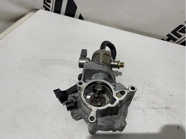 Pompa podciśnienia Audi A4 8W2, 8WC