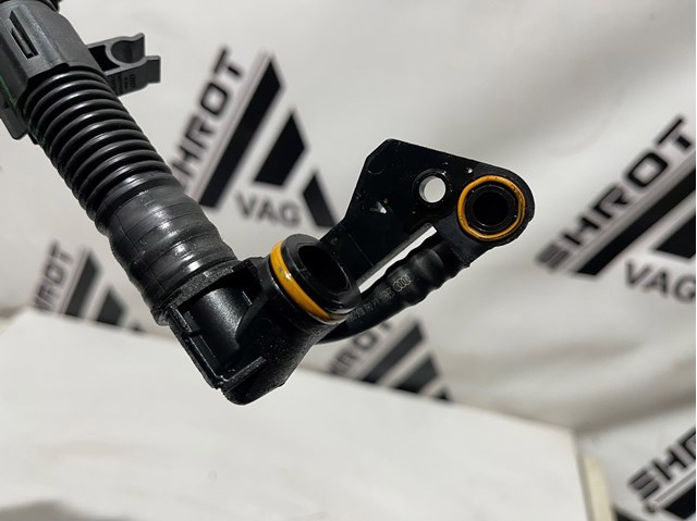 Króciec wentylacji kadłuba (separatora oleju) Audi Q5 FYB, FYG