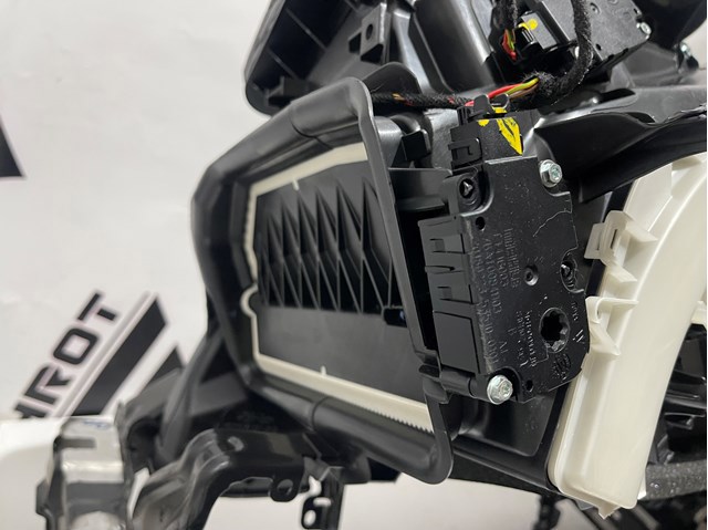 Silniczek klapy nagrzewnicy Audi A4 8W2, 8WC