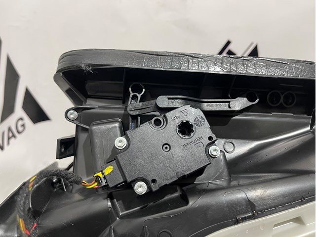 Silniczek klapy nagrzewnicy Audi A4 8W2, 8WC