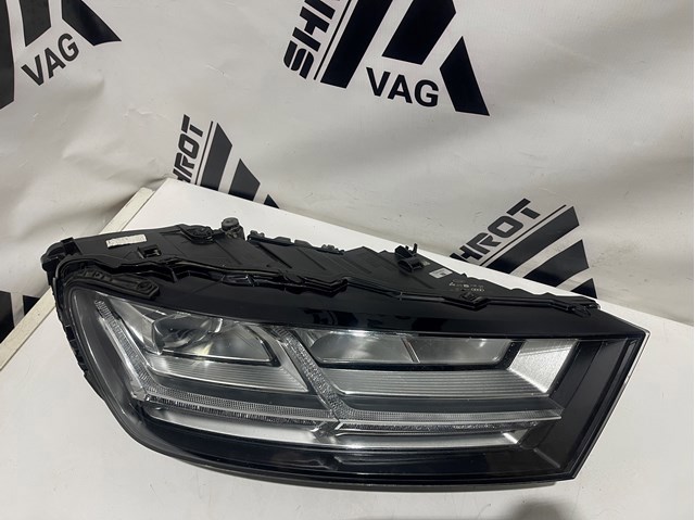 Reflektor prawy 4M0941774B VAG