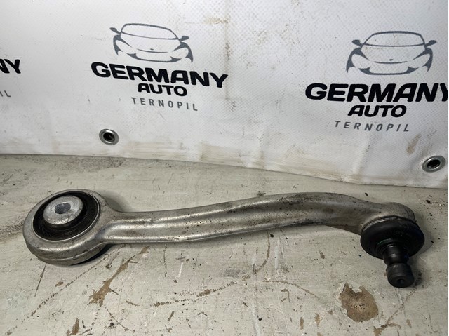 Wahacz zawieszenia przedniego prawy górny 8K0407510R VAG