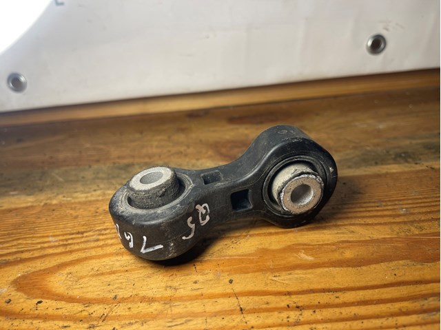 Łącznik stabilizatora tylnego 8K0505465G VAG