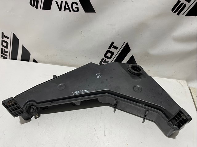 Zbiorniczek spryskiwacza szyb 8R0955453B VAG