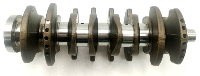 Wał korbowy silnika Audi 80 8C2