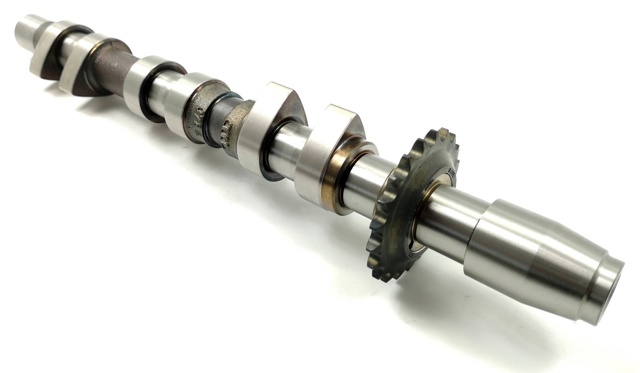 Wał rozrządu silnika Audi A8 4D2, 4D8