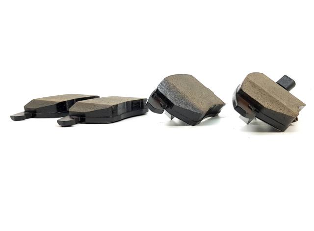 Klocki hamulcowe przednie tarczowe 3C0698151K VAG