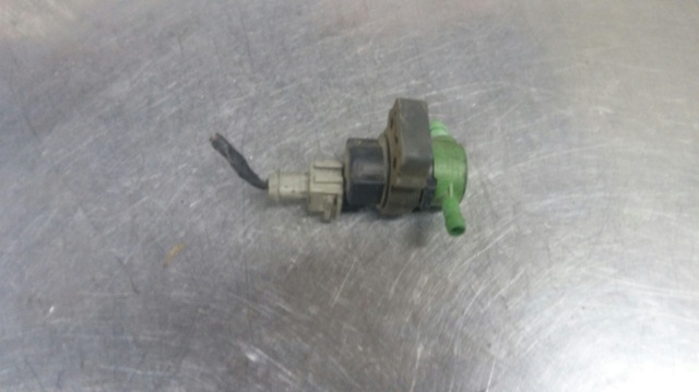 Zawór pochłaniacza oparów paliwa 0004703293 MERCEDES