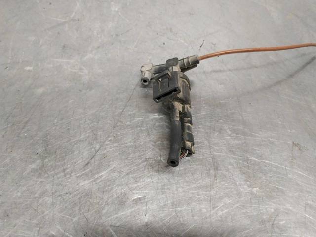 Zawór przełączający systemu doprowadzenia powietrza 0025401497 MERCEDES