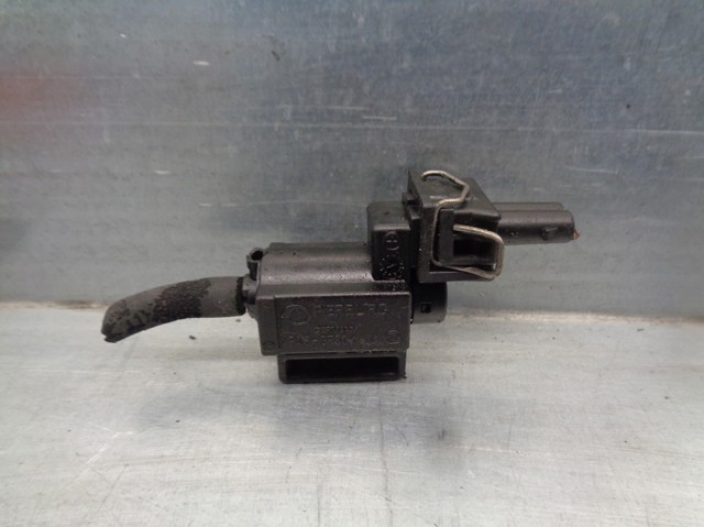 Zawór-przełącznik regulatora klap kolektora ssącego 0025401897 MERCEDES