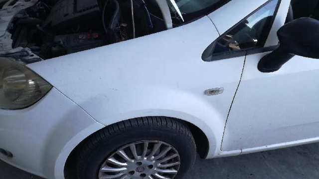 Błotnik przedni lewy Fiat Linea 323