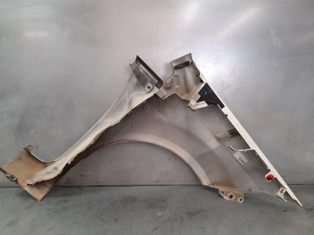 Błotnik przedni lewy Fiat Linea 323