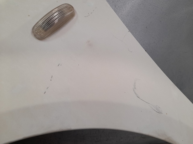 Błotnik przedni lewy Fiat Linea 323