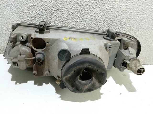 Reflektor prawy Lancia Dedra 835