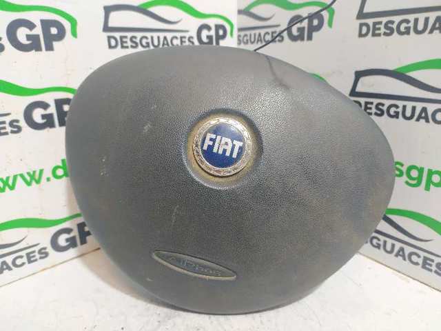 Błotnik przedni lewy Fiat Doblo 1 223