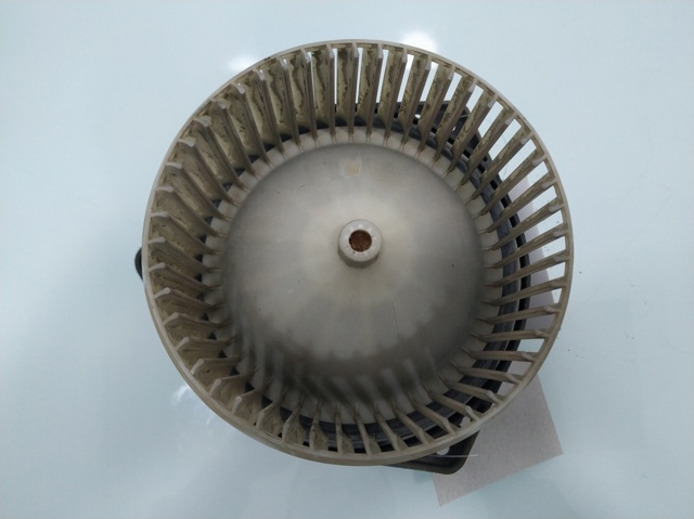 Silniczek wentylatora nagrzewnicy (ogrzewacza wnętrza) 0130111153 NISSAN
