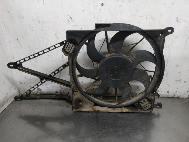 Dyfuzor chłodnicy, w komplecie z silnikiem i wirnikiem 0130303246 OPEL