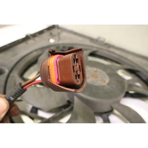 Wentylator elektryczny układu chłodzenia kompletny (silnik+wirnik) 0130303290 VAG