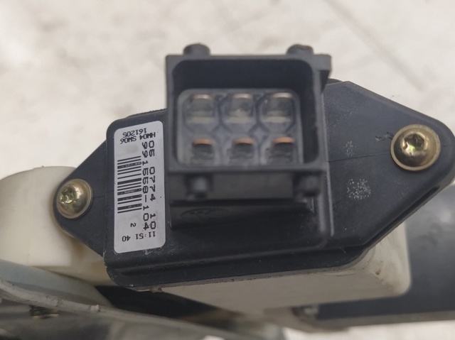 Mechanizm podnoszenia szyby drzwi tylnych prawych 0130822031 TOYOTA