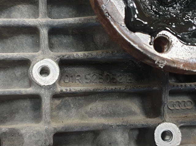 01R525053E VAG