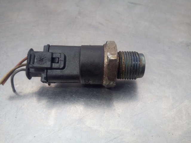 Czujnik ciśnienia paliwa 0281002568 RENAULT