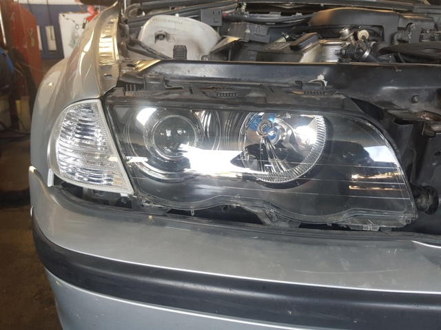 Reflektor prawy 0301089276 BMW