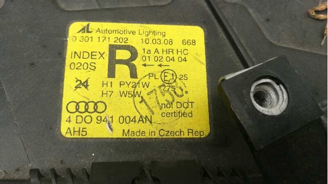 Reflektor prawy do Audi A8 4D2, 4D8