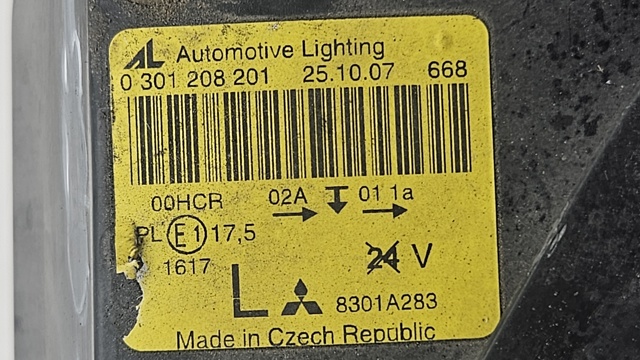 Reflektor lewy 0301208201 MITSUBISHI