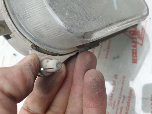 Lampa przeciwmgielna lewa 0305050001 MERCEDES