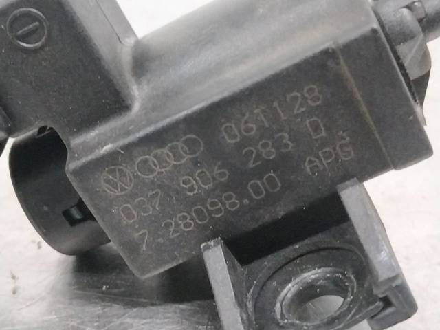 Zawór przełączający systemu doprowadzenia powietrza 037906283D VAG