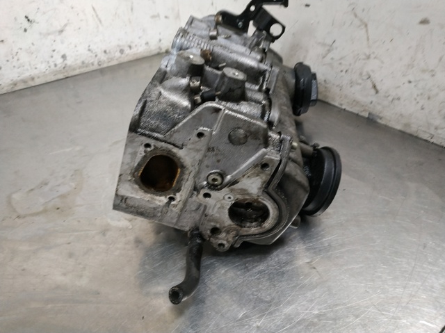 Głowica cylindrów 038103373E VAG