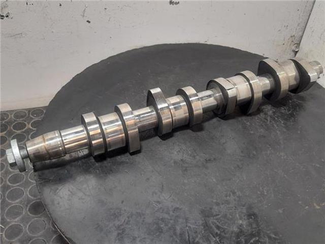 Wał rozrządu silnika 038109101R VAG