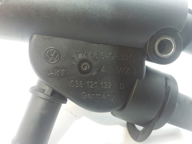 Kołnierz układu chłodzenia (trójnik) 038121132D VAG