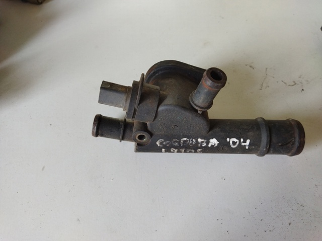 Kołnierz układu chłodzenia (trójnik) 038121132D VAG