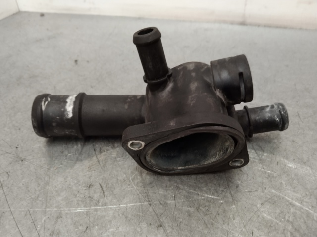 Kołnierz układu chłodzenia (trójnik) 038121132D VAG